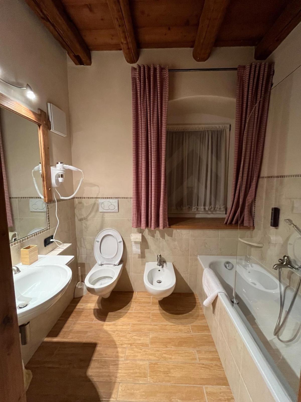 Castel Madonna Aparthotel Сан Мартино ди Кастроза Екстериор снимка